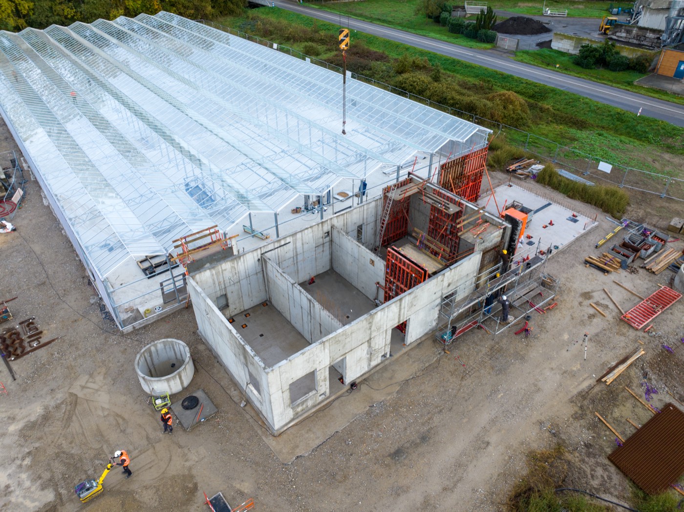 Vue aérienne drone d'un chantier de gros œuvre en Alsace