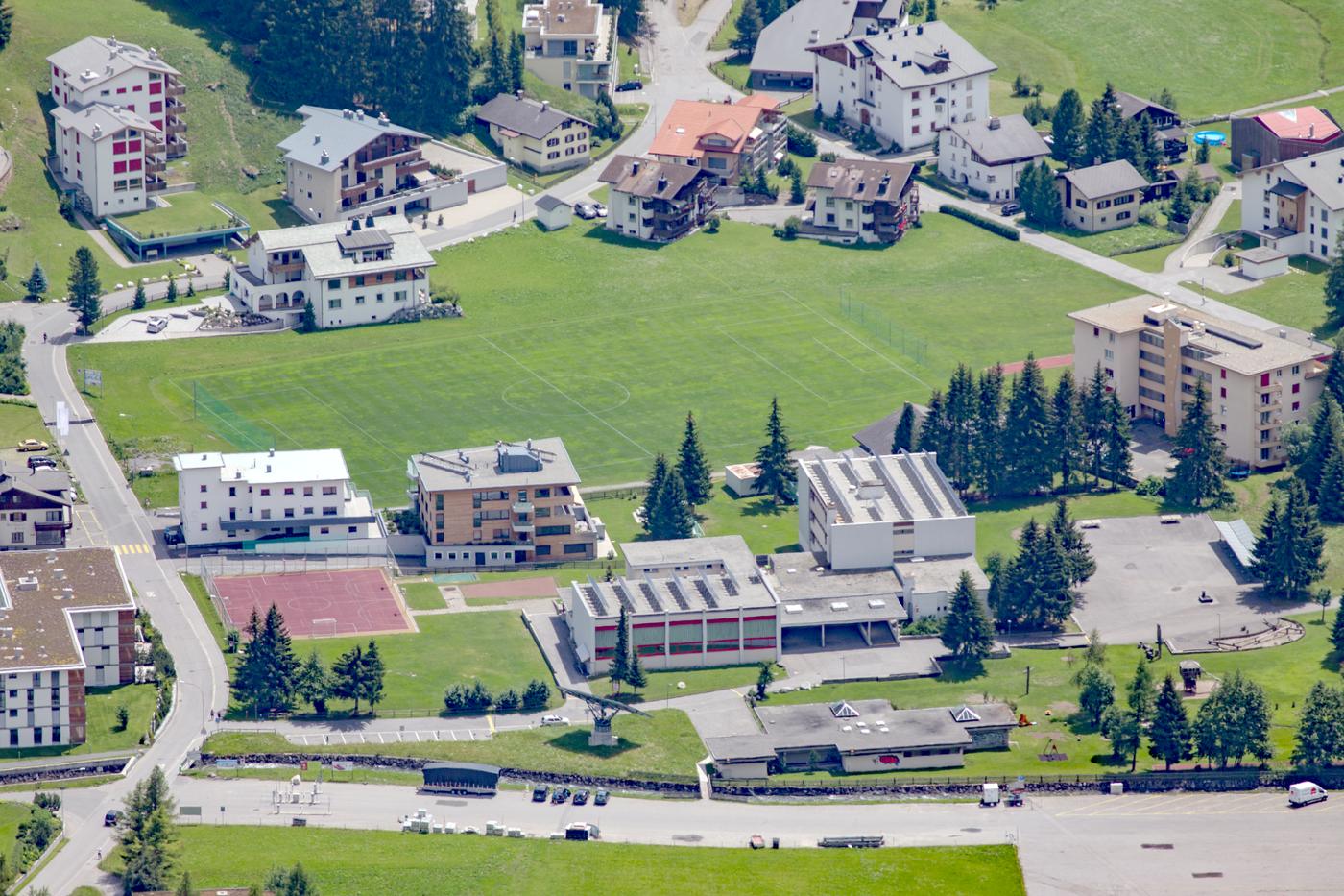 Une seule des 1 224 vues : Davos Platz au téléobjectif 400 mm depuis le Jakobshorn