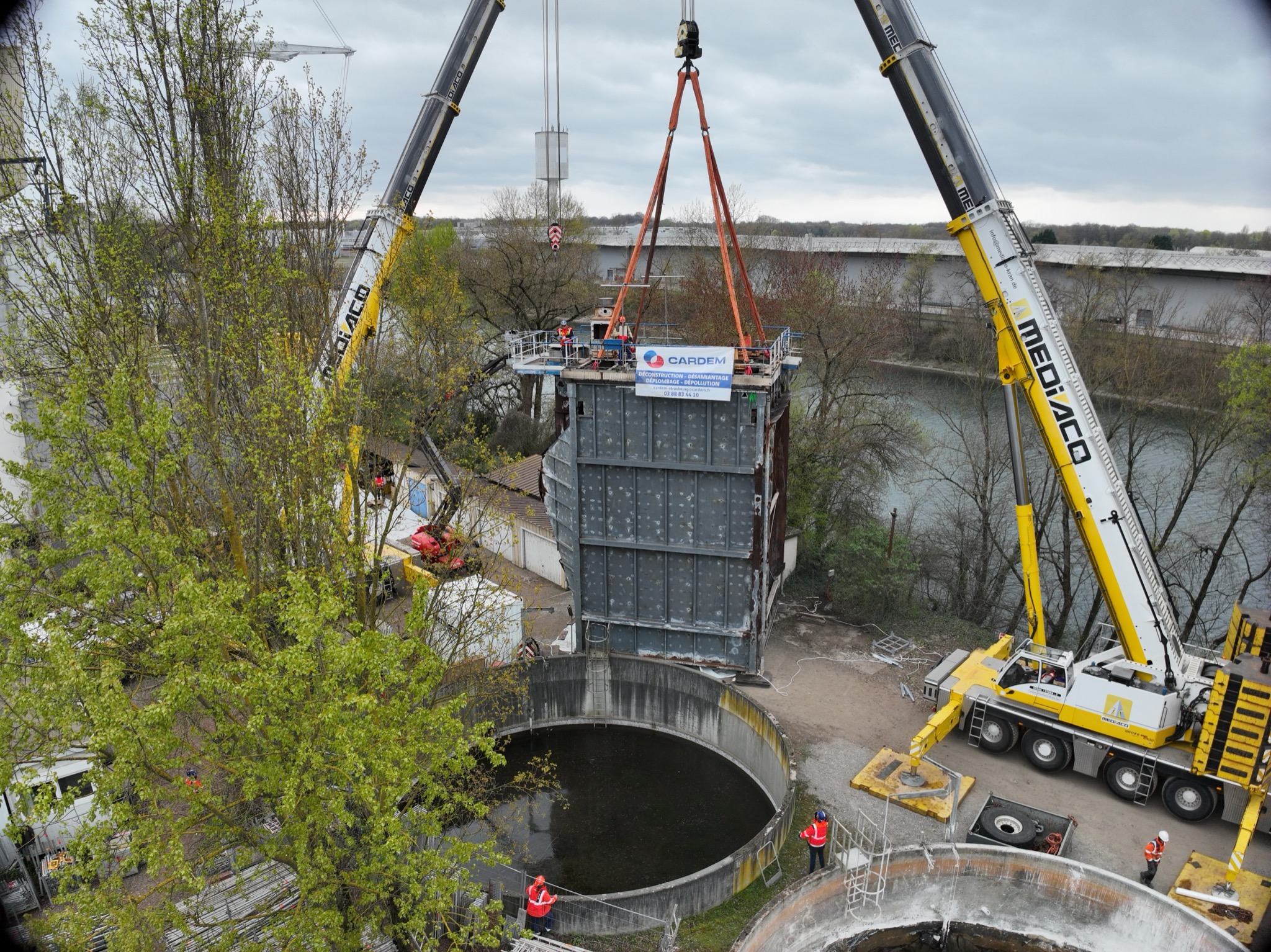 Vue drone levage grue industrielle