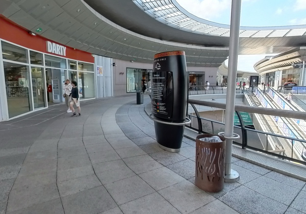 Mail extérieur du centre Odysseum à Montpellier