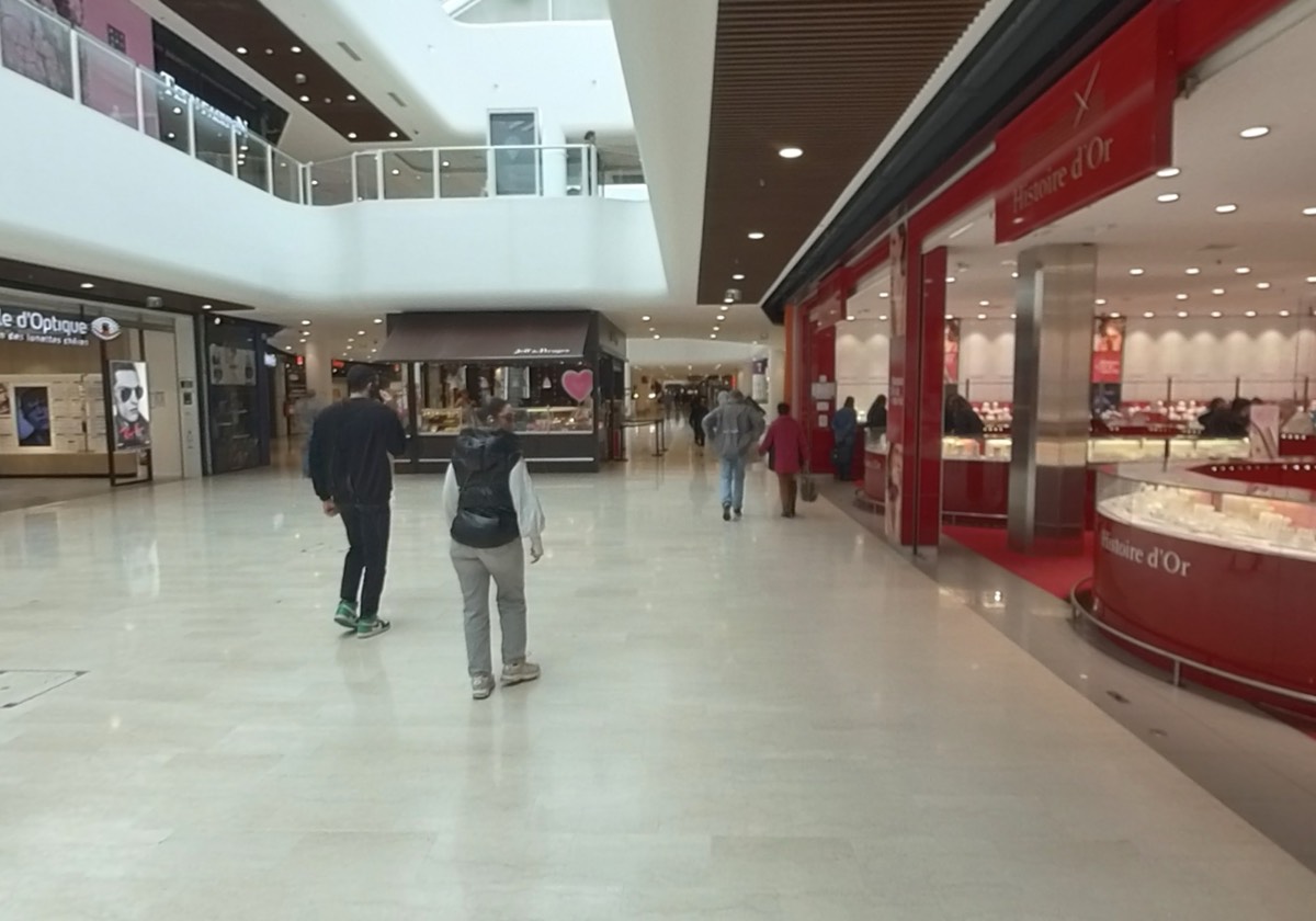 Galerie du centre commercial O'Parinor en visite virtuelle 360°